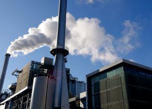 Stationäre Abreinigungsanlage vor blauem Himmel